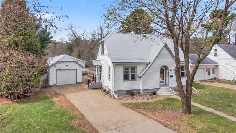 819 Hopwood Ave, Menomonie, WI 54751