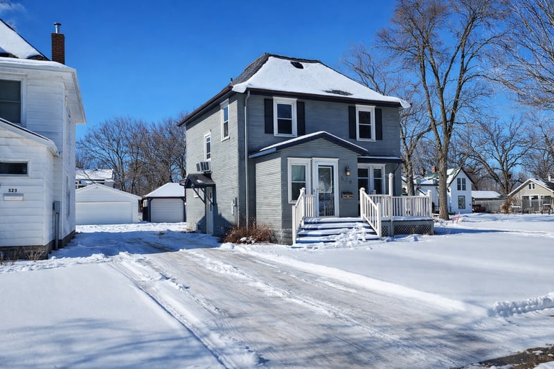 529 7th St NW, Willmar, MN 56201