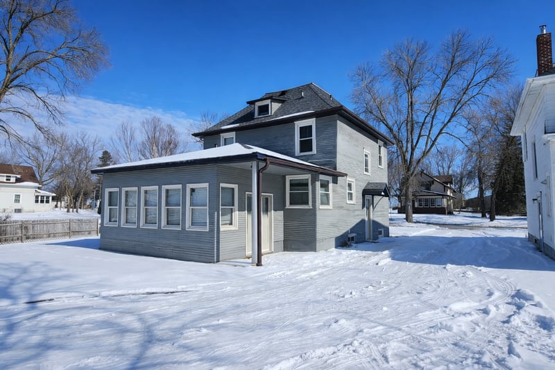 529 7th St NW, Willmar, MN 56201