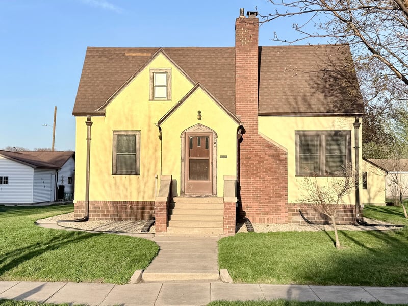 718 6th St N, Saint James, MN 56081