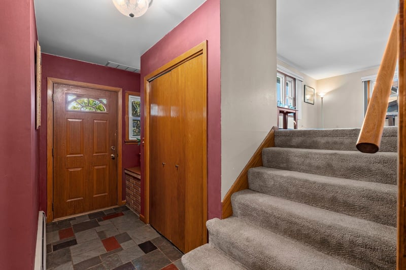 901 Cheri Ln, Mendota Heights, MN 55120