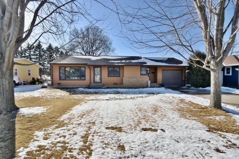 718 Stearns Ave, Paynesville, MN 56362