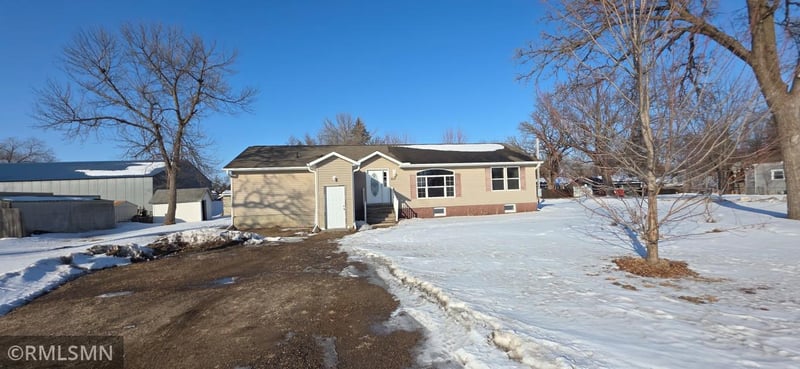 212 1st St S, Royalton, MN 56373