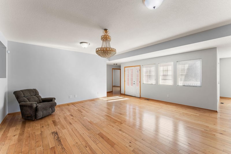 438 Wildwood Rd, Mahtomedi, MN 55115