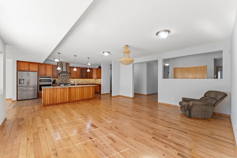 438 Wildwood Rd, Mahtomedi, MN 55115