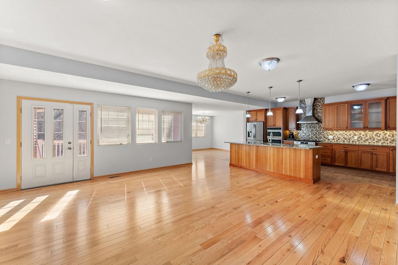 438 Wildwood Rd, Mahtomedi, MN 55115