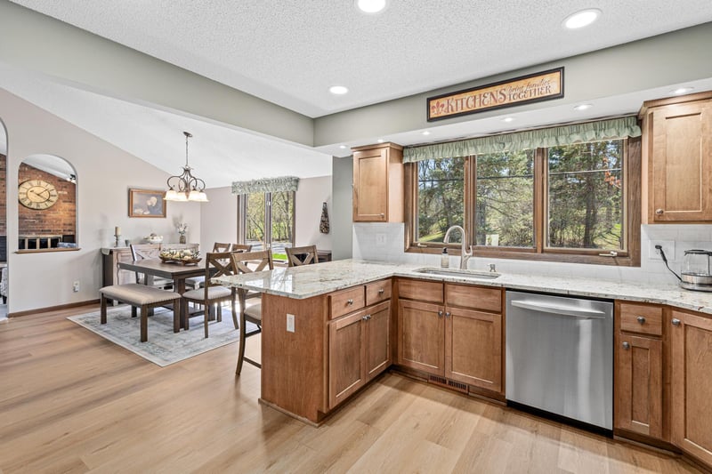 2347 Greenbrier Cir, Little Canada, MN 55117