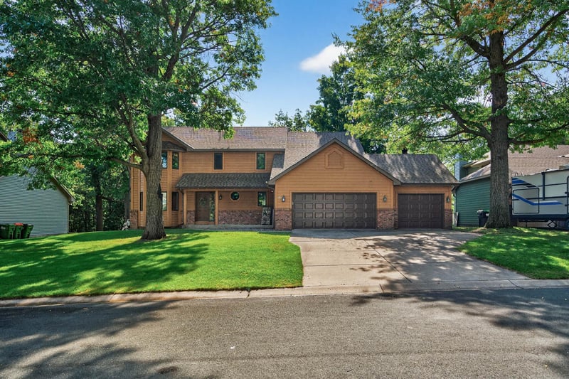 102 Woodridge Ln, Circle Pines, MN 55014