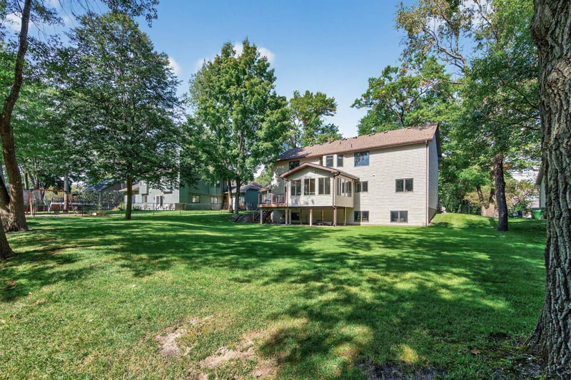 102 Woodridge Ln, Circle Pines, MN 55014