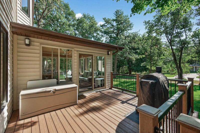 102 Woodridge Ln, Circle Pines, MN 55014
