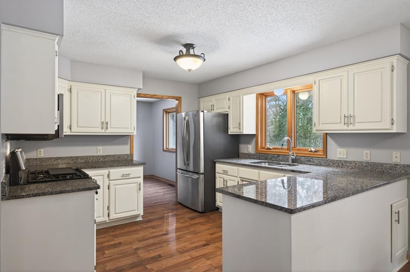 102 Woodridge Ln, Circle Pines, MN 55014