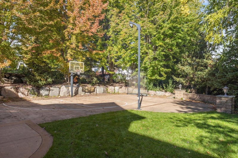 3852 Big Timber Trl, Eagan, MN 55123