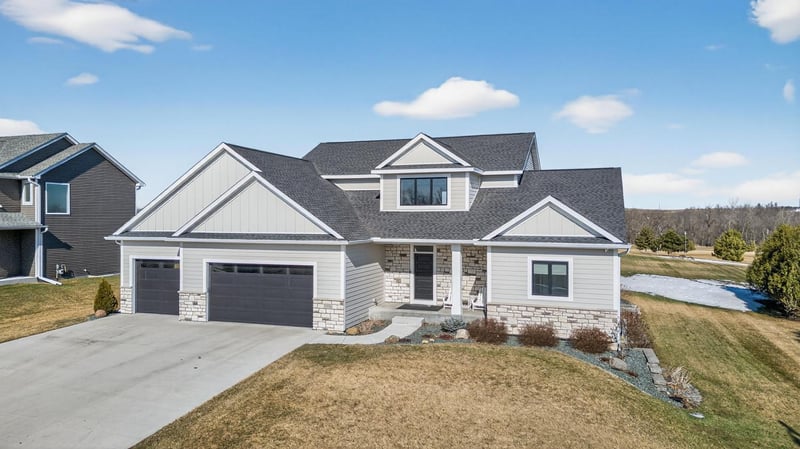 1730 8th St SE, Pine Island, MN 55963