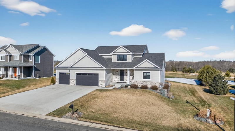 1730 8th St SE, Pine Island, MN 55963