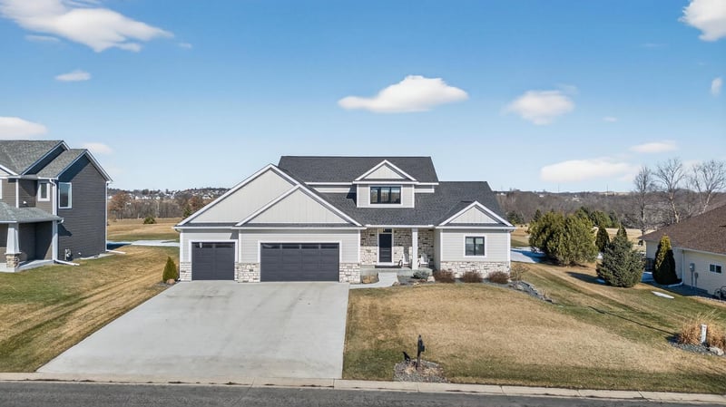 1730 8th St SE, Pine Island, MN 55963
