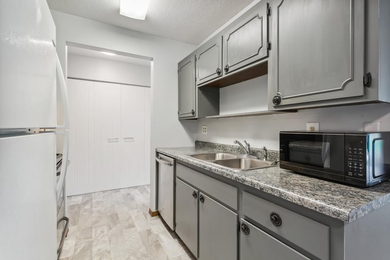 3200 Virginia Ave S #107, Saint Louis Park, MN 55426