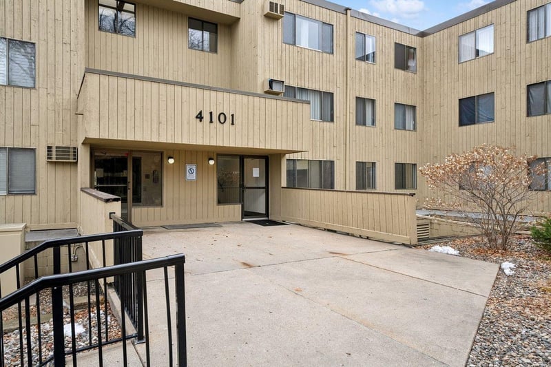 4101 Parklawn Ave #236, Edina, MN 55435