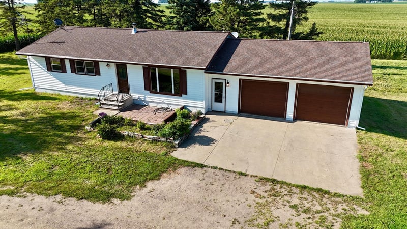 68680 470th St, Fairfax, MN 55332