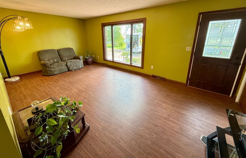 68680 470th St, Fairfax, MN 55332