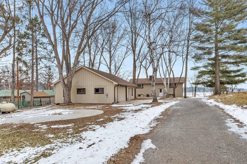 31574 Lowry Cir, Cushing, MN 56443