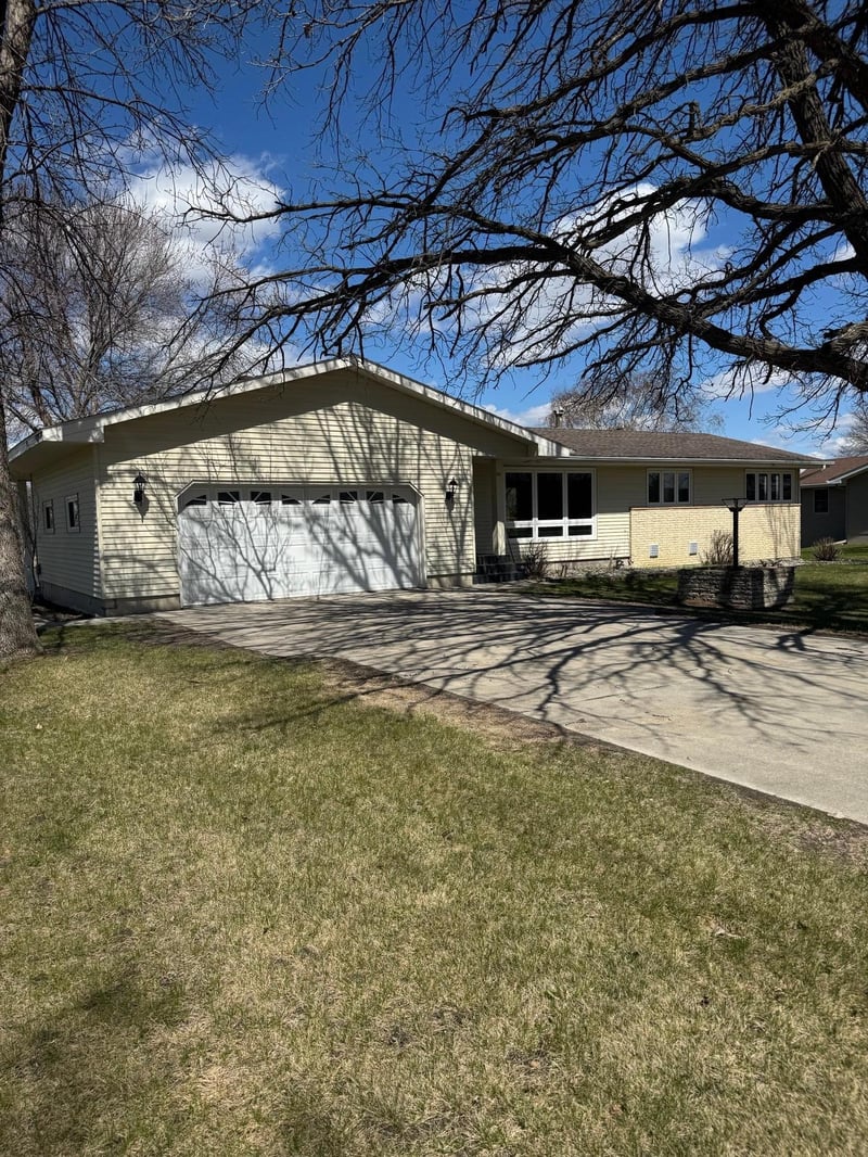 1805 Nelson Dr, Thief River Falls, MN 56701