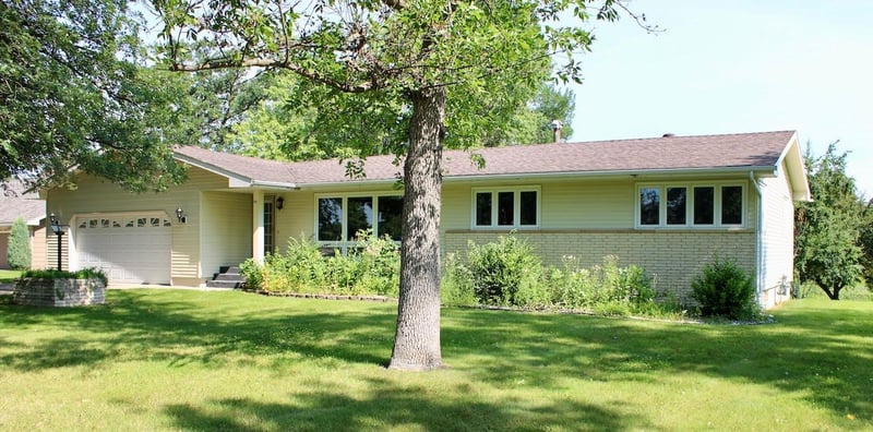 1805 Nelson Dr, Thief River Falls, MN 56701