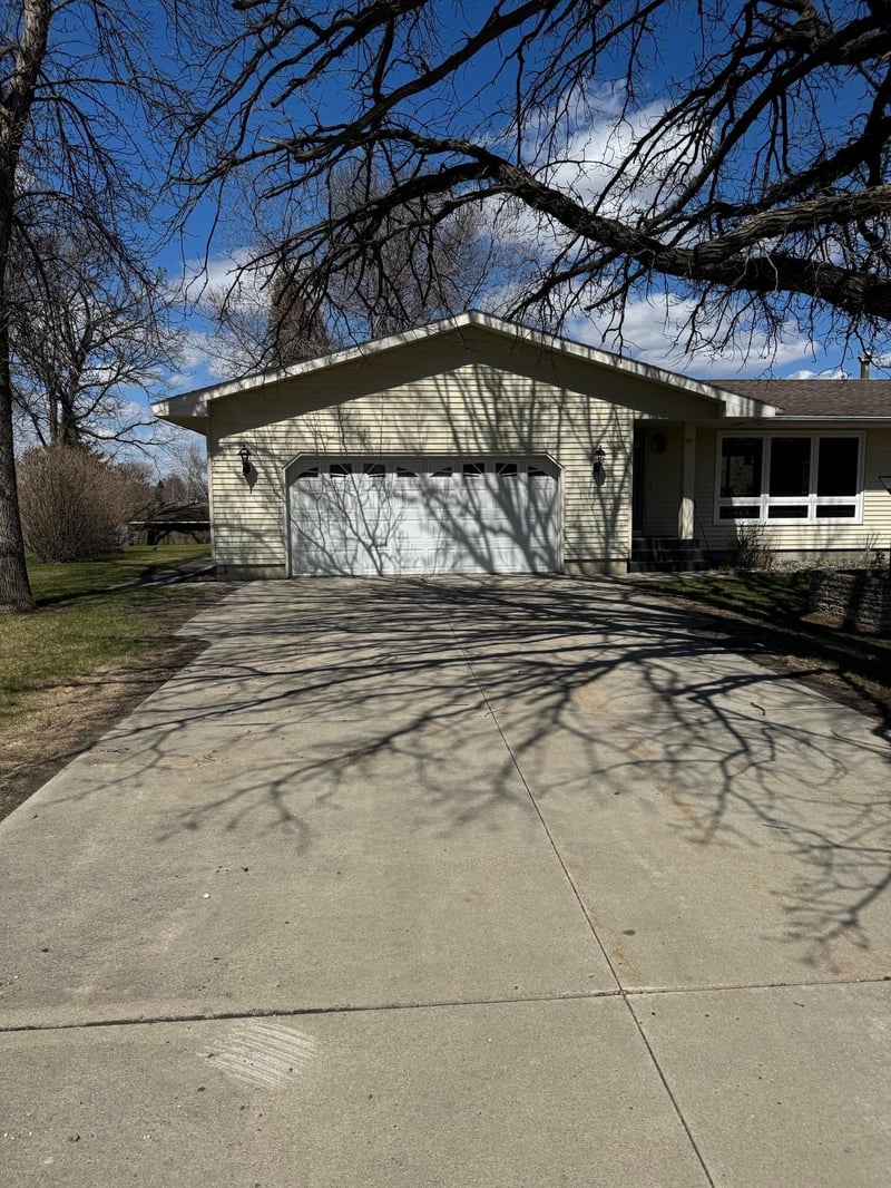 1805 Nelson Dr, Thief River Falls, MN 56701