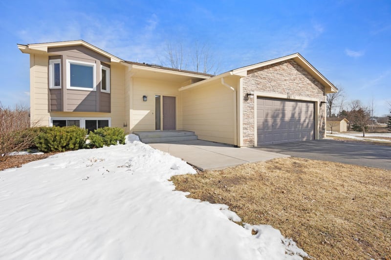 20775 Cedar Dr NW, Oak Grove, MN 55011