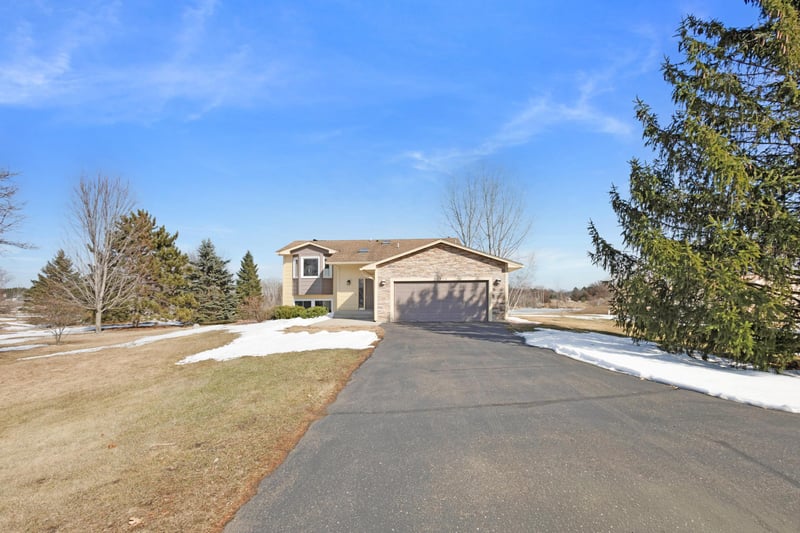 20775 Cedar Dr NW, Oak Grove, MN 55011