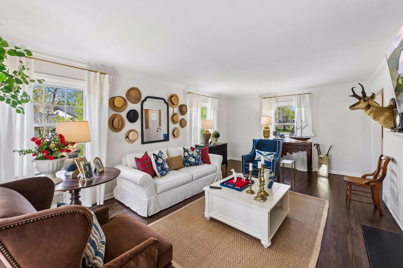 516 Shadyway Rd, Wayzata, MN 55391