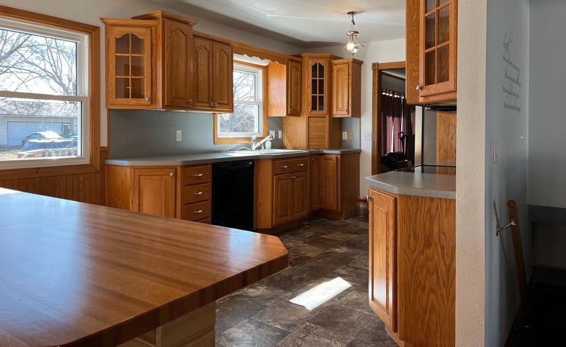 316 Buckwheat Ave, Windom, MN 56101