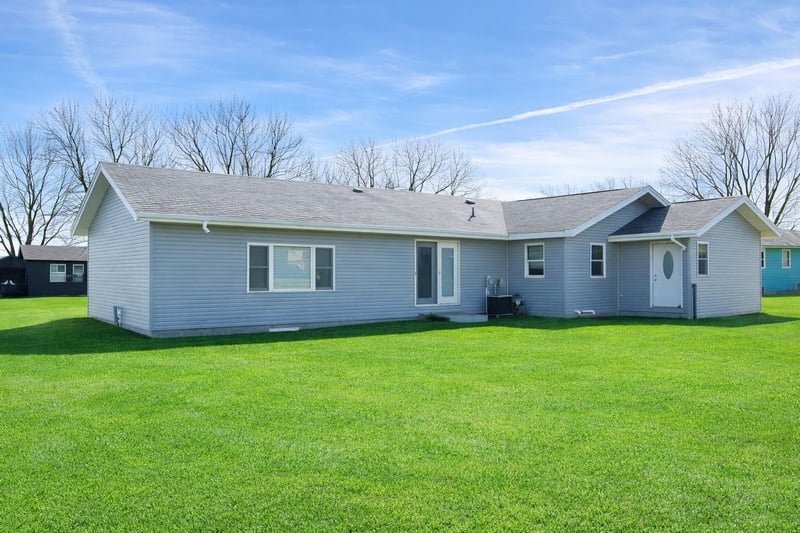 316 Buckwheat Ave, Windom, MN 56101