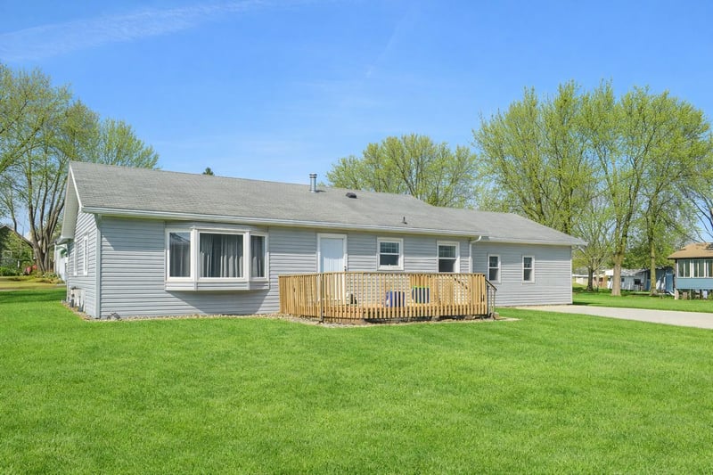 316 Buckwheat Ave, Windom, MN 56101