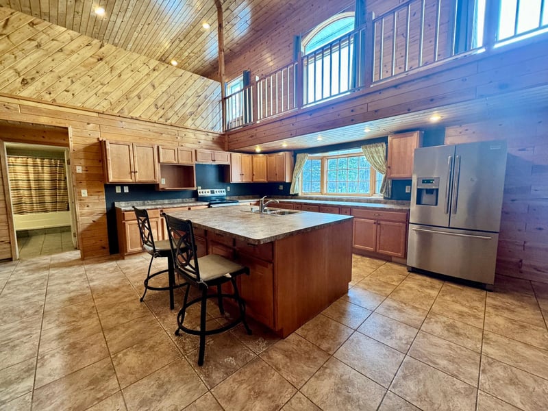 56483 350th St, Warroad, MN 56763