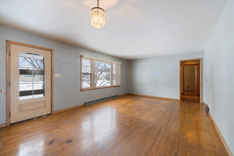 710 Maple Dr, Aurora, MN 55705