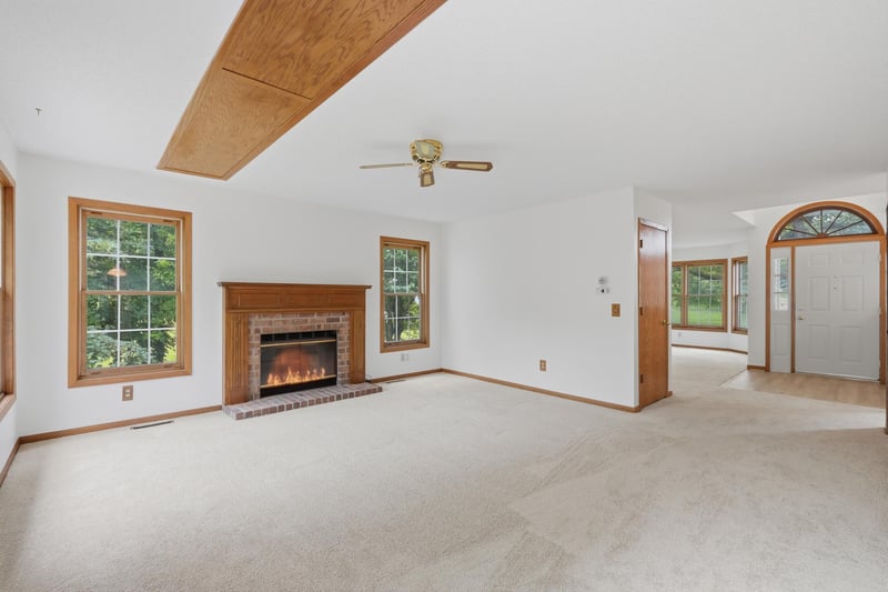 6621 Arlington Ct, Chanhassen, MN 55317
