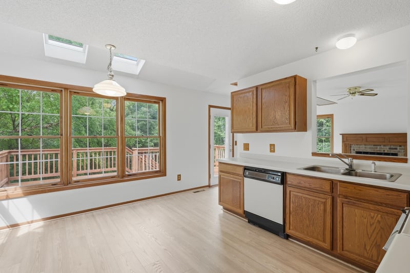 6621 Arlington Ct, Chanhassen, MN 55317
