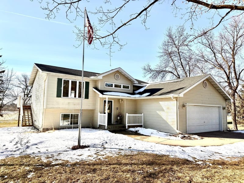 580 Simon Ave W, Dassel, MN 55325