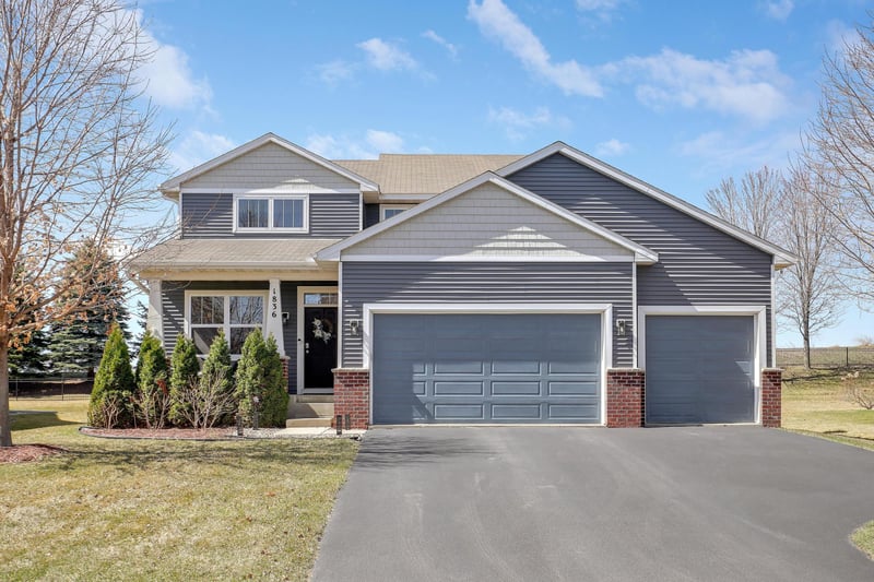 1836 Spring Creek Dr, Carver, MN 55315