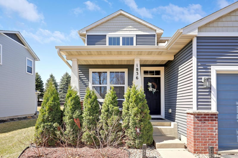 1836 Spring Creek Dr, Carver, MN 55315