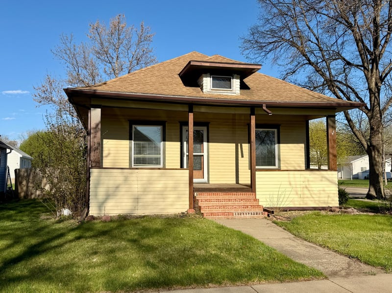 631 N Cedar St, Luverne, MN 56156
