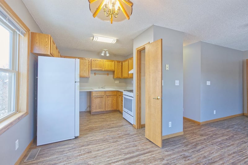 160 Pacific Ave E, Dassel, MN 55325
