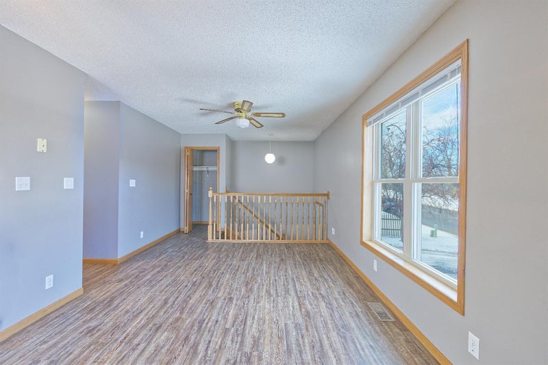 160 Pacific Ave E, Dassel, MN 55325