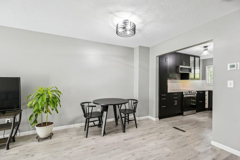 1860 Mcmenemy St #E, Maplewood, MN 55117