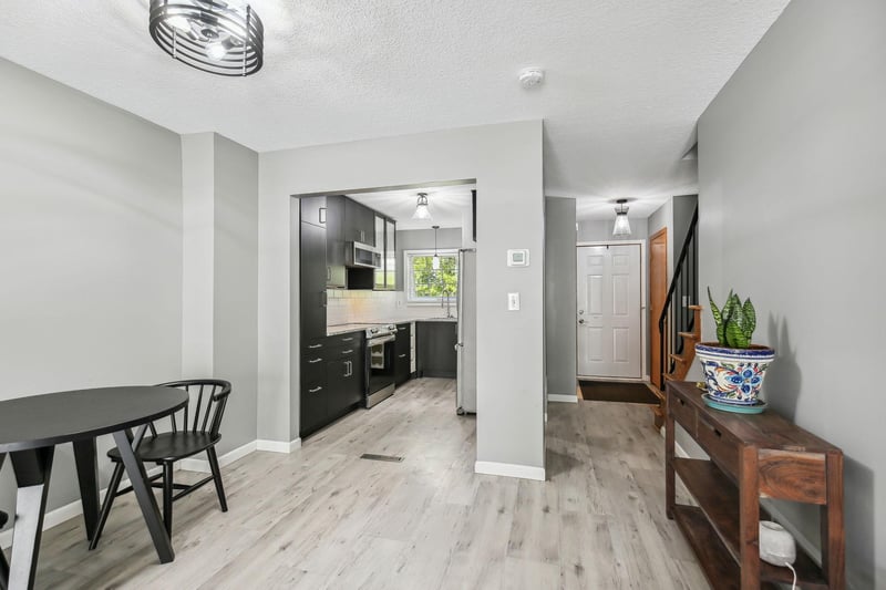 1860 Mcmenemy St #E, Maplewood, MN 55117