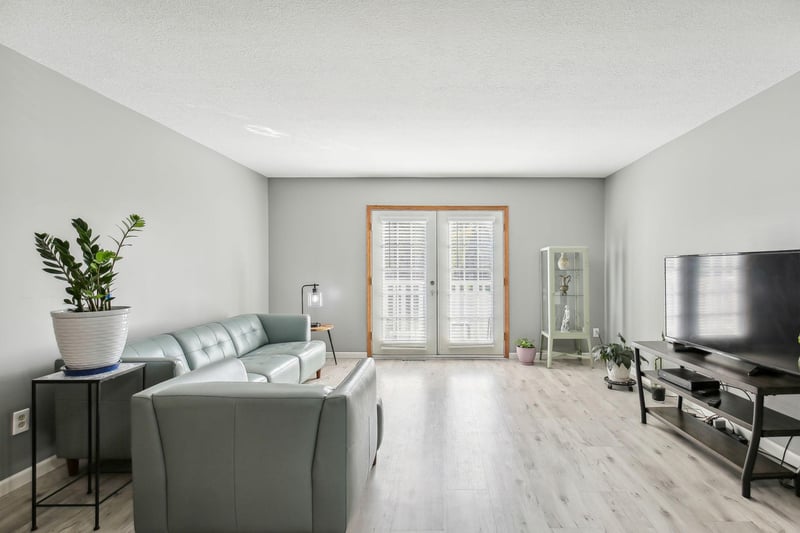 1860 Mcmenemy St #E, Maplewood, MN 55117