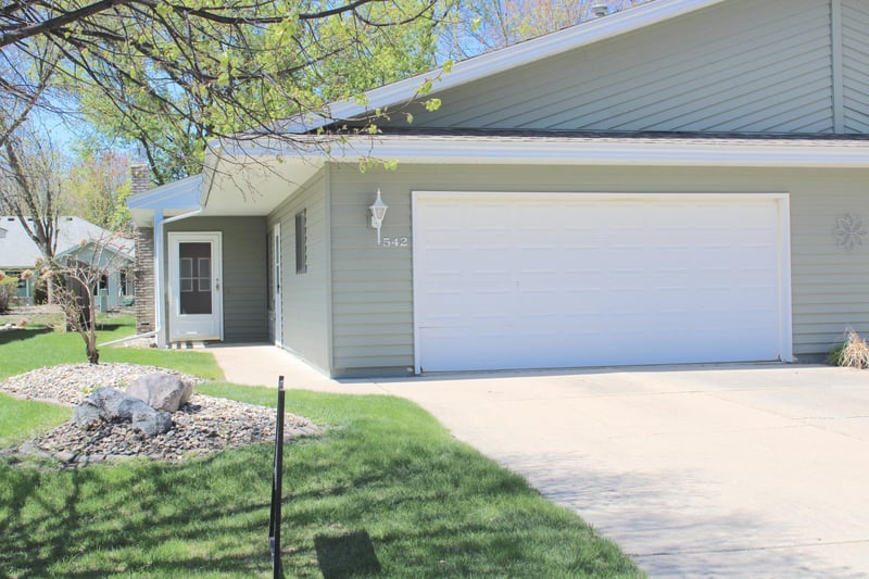 542 Graham St SW, Hutchinson, MN 55350