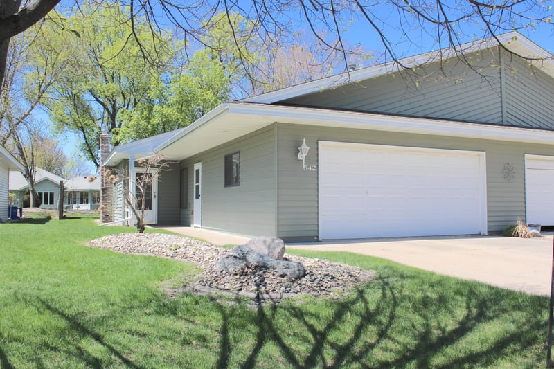 542 Graham St SW, Hutchinson, MN 55350