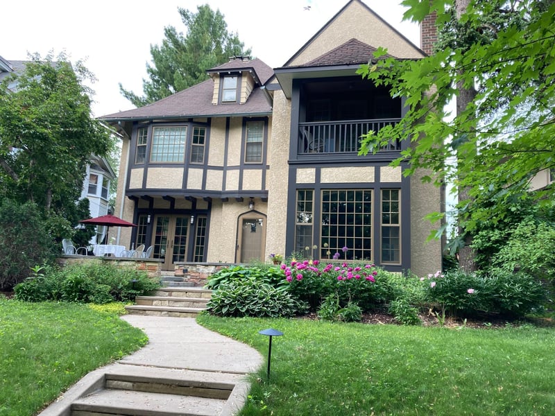 2205 Kenwood Pw, Minneapolis, MN 55405