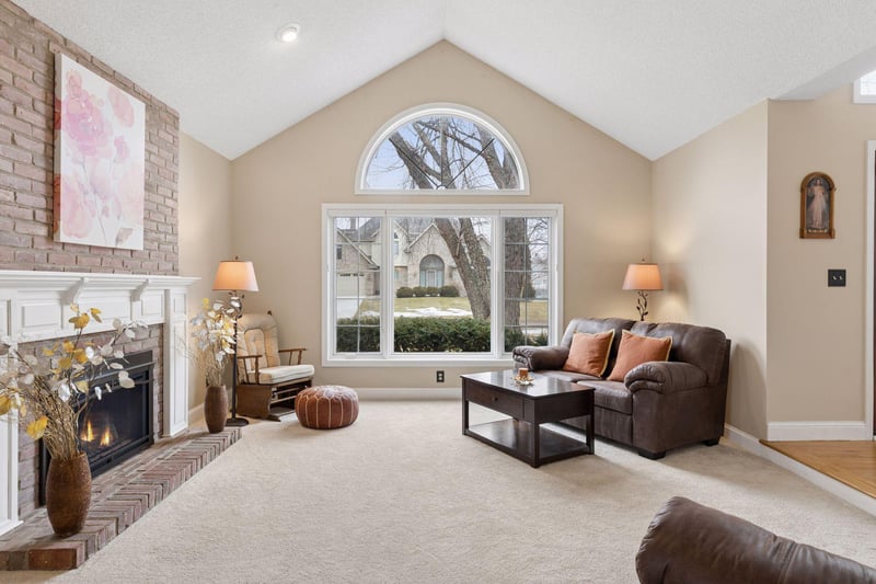 138 White Oaks Ln, Vadnais Heights, MN 55127
